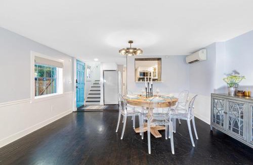 Federal Way House | Lakefront cottage with AC