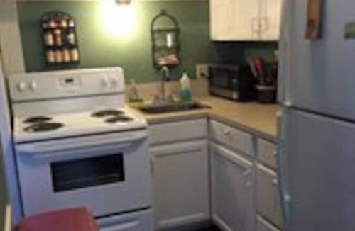 Pryor Cottage | Lakefront Cottage (with pool) on quiet Lake Hudson