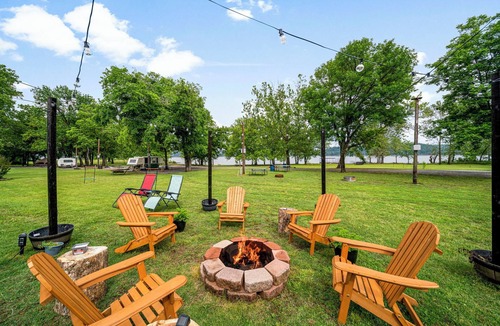 Pryor Cottage | Lakefront Cottage (with pool) on quiet Lake Hudson