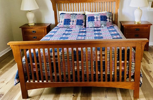 Belgrade House | Lakefront Cottage with Sandy Beach across from Belgrade Golf Course.