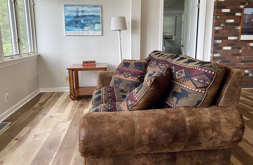 Belgrade House | Lakefront Cottage with Sandy Beach across from Belgrade Golf Course.