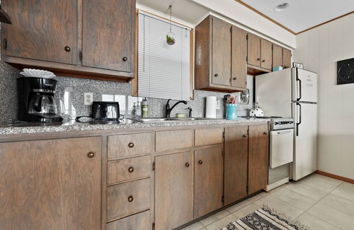 Cadillac House | Lakefront Cottage with Sunset Views