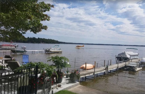 Cadillac House | Lakefront Cottage with Sunset Views