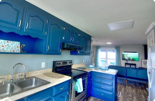 Town of Somerset House | Lakefront Cottage with Spacious Deck and Great Views in NY