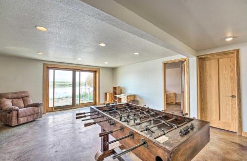 Wheatland House | Lakefront Country Home w/Waterslide & Trampoline!