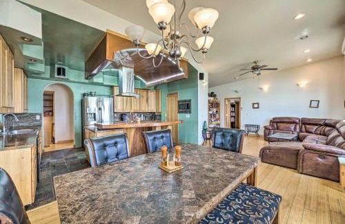 Wheatland House | Lakefront Country Home w/Waterslide & Trampoline!