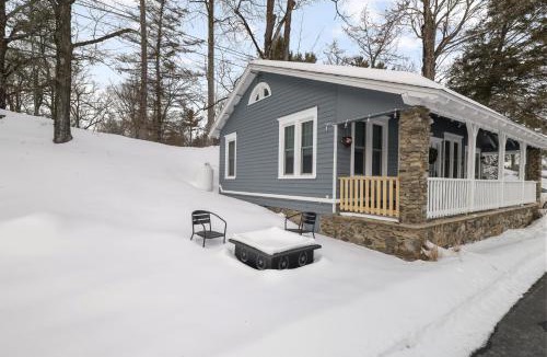 Saylorsburg House | Lakefront Couples Retreat in the Poconos