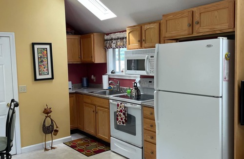 Rockport Cottage | Lakefront Cozy Cottage