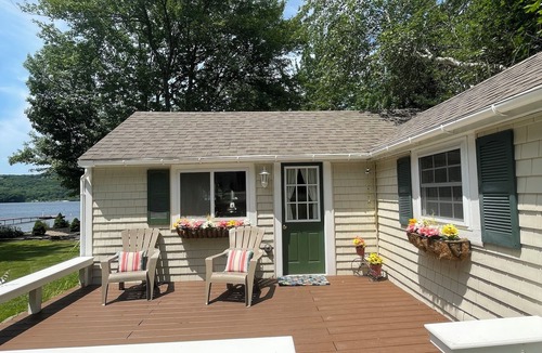 Rockport Cottage | Lakefront Cozy Cottage