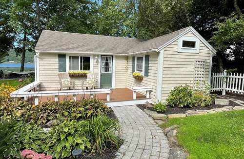 Rockport Cottage | Lakefront Cozy Cottage