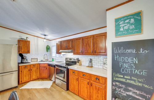 Grapeland Cabin | Lakefront Crockett Cabin w/Boathouse & Kayaks!