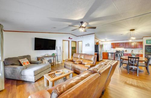 Grapeland House | Lakefront Crockett Cabin w/Boathouse & Kayaks!