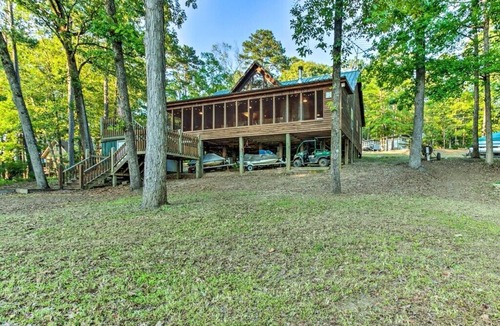 Florien House | Lakefront cypress cabin