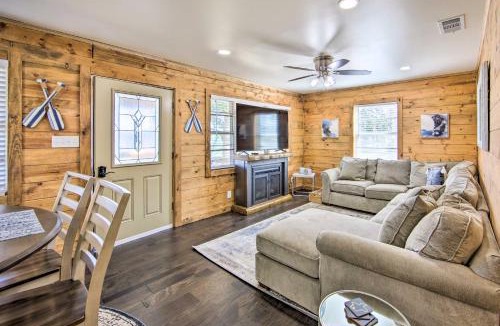 Lone Star House | Lakefront Daingerfield Retreat with Shared Dock!