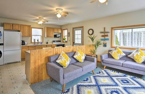 De Ruyter Cottage | Lakefront DeRuyter Cottage w/ Dock & Hot Tub!