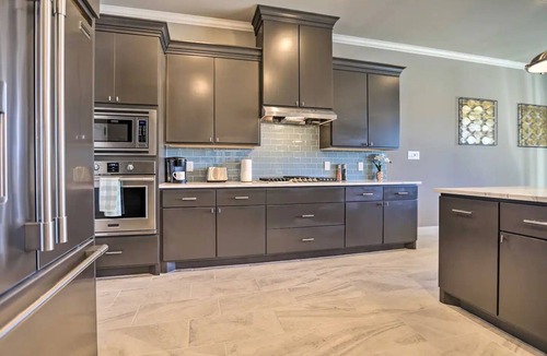 Montgomery House | Lakefront, Dock, BBQ Grill, Laundry, EV Charging, Ample parking