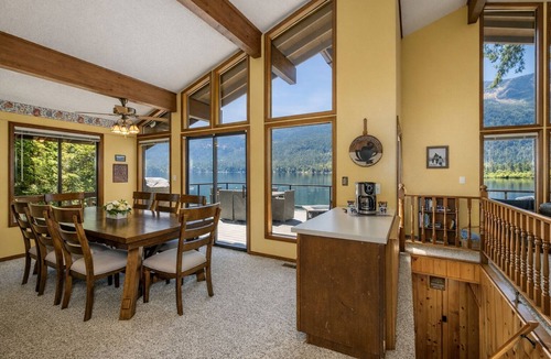 Leavenworth House | Lakefront | Dock | Hot Tub | Deck | Dogs | Views