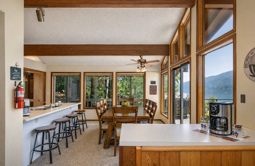 Leavenworth House | Lakefront | Dock | Hot Tub | Deck | Dogs | Views