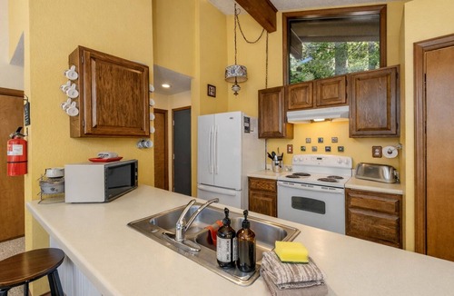 Leavenworth House | Lakefront | Dock | Hot Tub | Deck | Dogs | Views