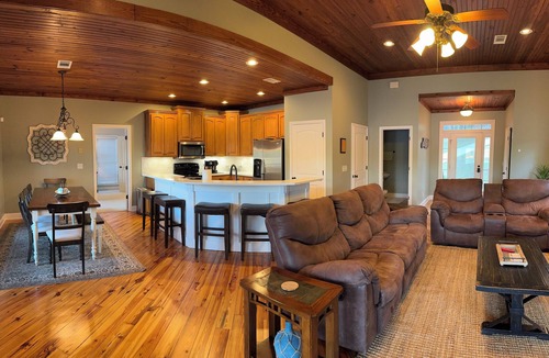 Pleasure Point House | Lakefront Dock & Views just 40 minutes to Auburn University