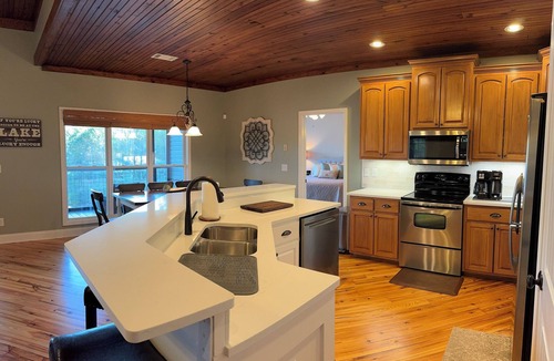 Pleasure Point House | Lakefront Dock & Views just 40 minutes to Auburn University