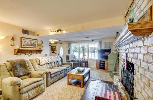 Gravois Mills House | Lakefront & Dog-Friendly Gem in Gravois Mills