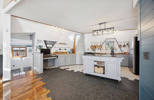 Maple Lake House | Lakefront Dome Retreat
