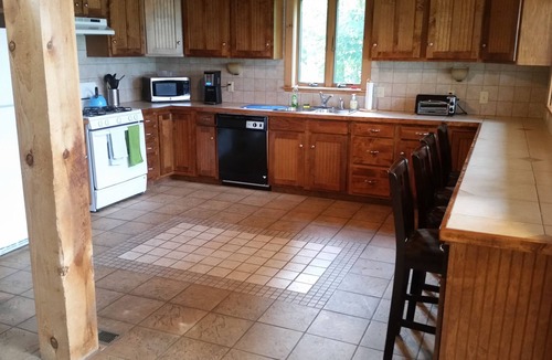 Moriah Center House | LakeFront, Endless Views, 3 level, Open floor plan