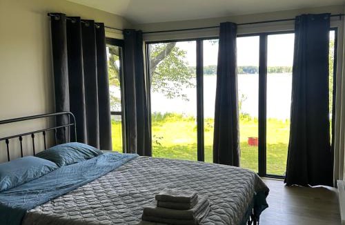 Lakefield Villa | Lakefront Englewood Villas Private BBQ and Lakeview