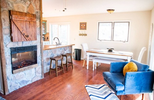 Roxboro Cabin | Lakefront Escape | Dock, Fire Pit, Family friendly