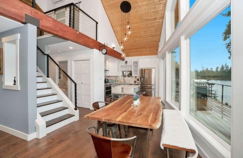 Warm Beach House | Lakefront Escape | Fire pit, Pets & Amazing Views