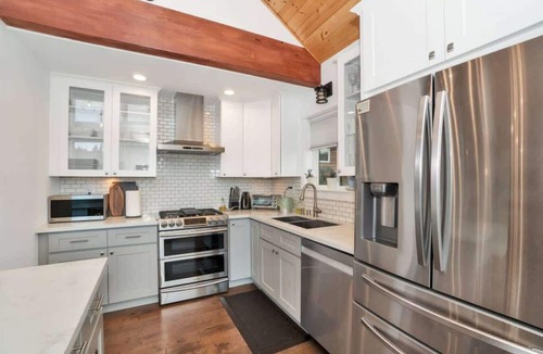 Warm Beach House | Lakefront Escape | Fire pit, Pets & Amazing Views