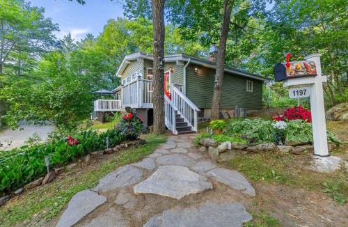 Gravenhurst House | Lakefront Escape Hot Tub & Sauna Retreat