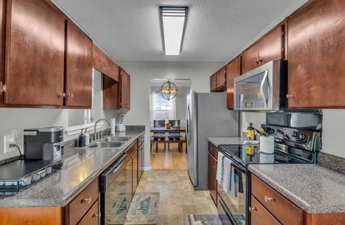 Pooler House | Lakefront Escape Near Savannah w/Game Room