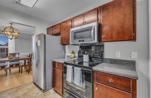 Pooler House | Lakefront Escape Near Savannah w/Game Room
