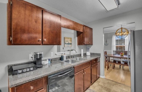 Pooler House | Lakefront Escape Near Savannah w/Game Room