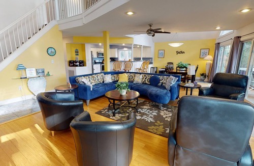Henrico House | Lakefront Escape - Private Dock + Firepit + Sunset Views- Perfect for Families