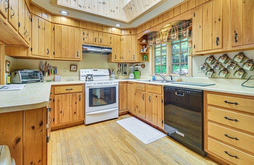 Stoneham House | Lakefront Escape w/Deck & Kayaks in Lovell!