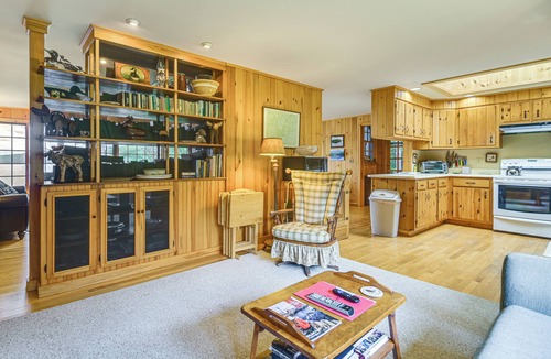 Stoneham House | Lakefront Escape w/Deck & Kayaks in Lovell!