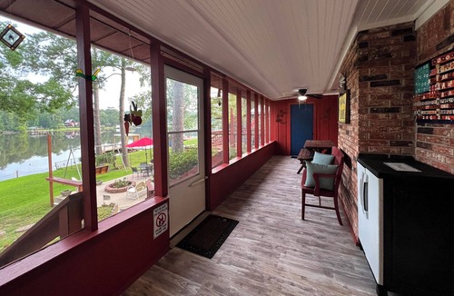 Hillister House | Lakefront Escape w/Firepit & Fireplace – Relax & Recharge in Nature!