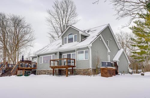 Whitmore Lake House | Lakefront Escape w/Deck: 10 Mi to Ann Arbor!