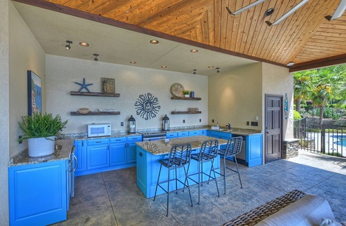 Mayhew House | Lakefront Estate | Pool + Hot Tub + Dock + Sauna | Oasis at Ballycastle
