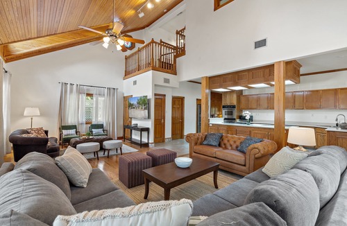 Seguin Villa | Lakefront Estate Sleeps 23 Firepit & Kayaks