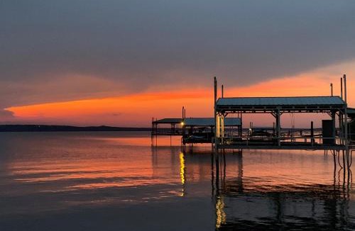 Bridgeport House | Lakefront Estate Stunning Views, Deck, Bar and Dock