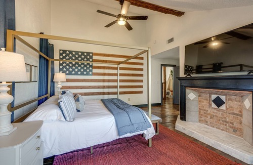Lavon Cabin | Lakefront Estate With 2 Kitchens Perfect for Events & Families