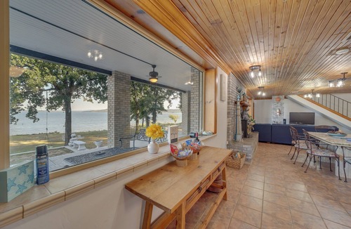 Hoyt House | Lakefront Eufaula Escape w/Dock + Private Beach!