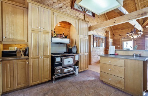 Fenelon Falls Cottage | Lakefront Family Cabin 5BR Sauna+Hot tub