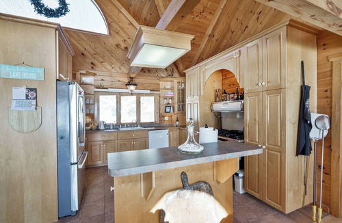 Fenelon Falls Cottage | Lakefront Family Cabin 5BR Sauna+Hot tub