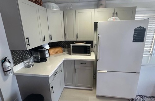 Kawartha Lakes House | Lakefront Family Cottage! Pool & Hot Tub!