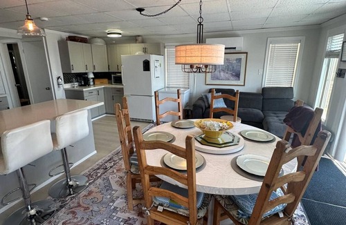 Kawartha Lakes House | Lakefront Family Cottage! Pool & Hot Tub!
